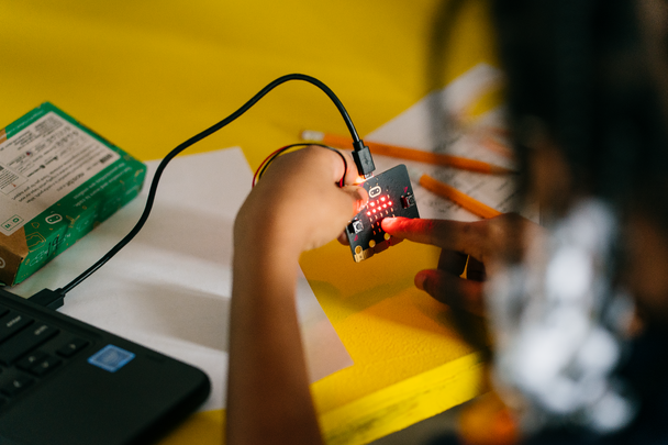 Web Unit_Engineering Eco-friendly Slippers Step Counters_Featured